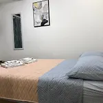 Room Blue Moon Split